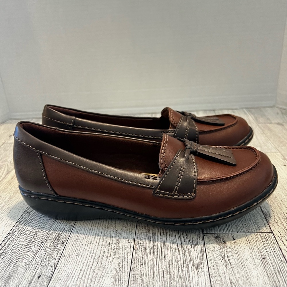 Clarks Ashland Bubble Slip-On Loafers Brown Two Tone Leather Tassels 5.5M NEW